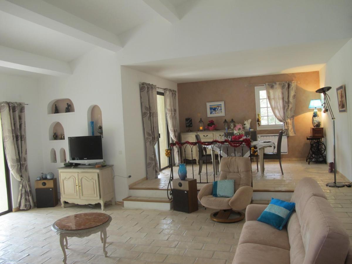 L'Oustau De Bigatie Bed & Breakfast Lambesc Eksteriør bilde