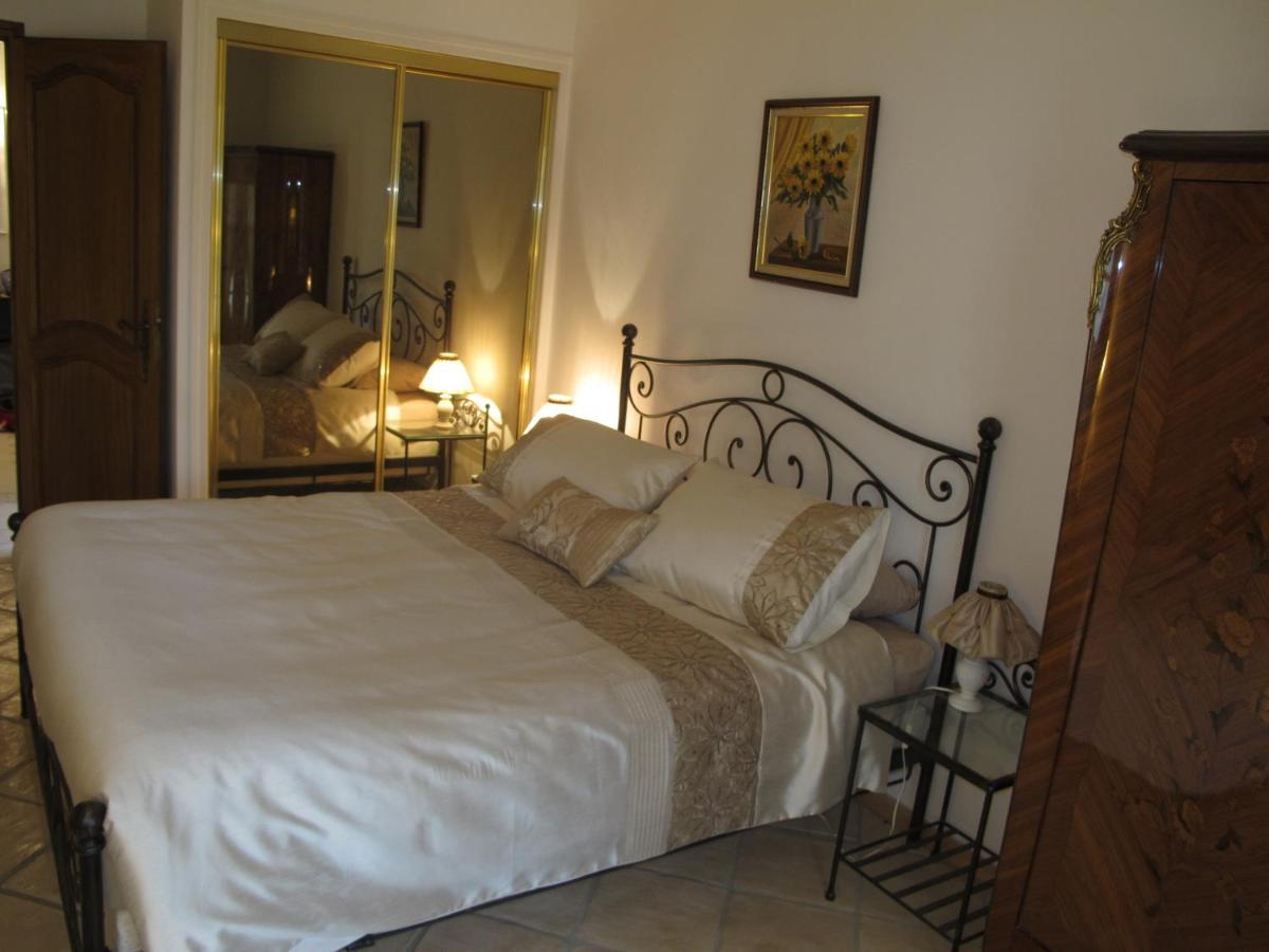 L'Oustau De Bigatie Bed & Breakfast Lambesc Eksteriør bilde